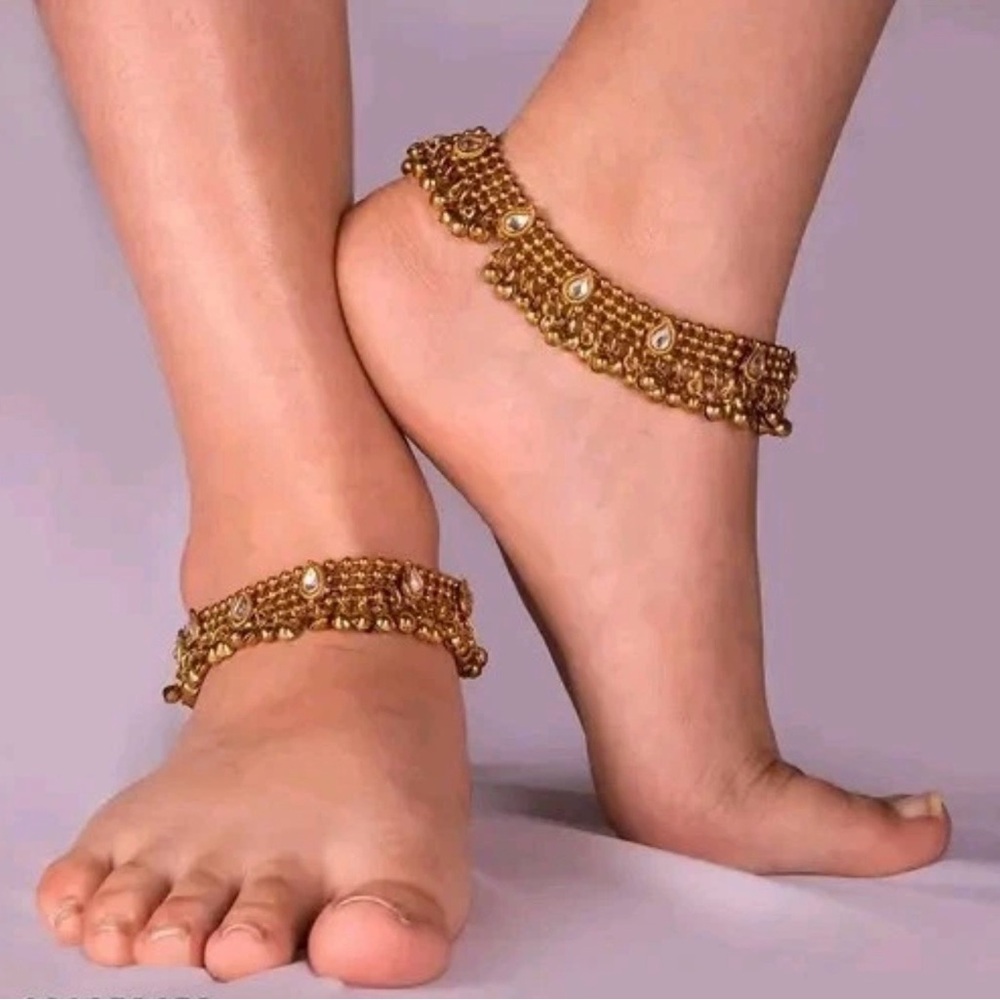 Gold anklets with and a pair of golden pearl and kundan earrings